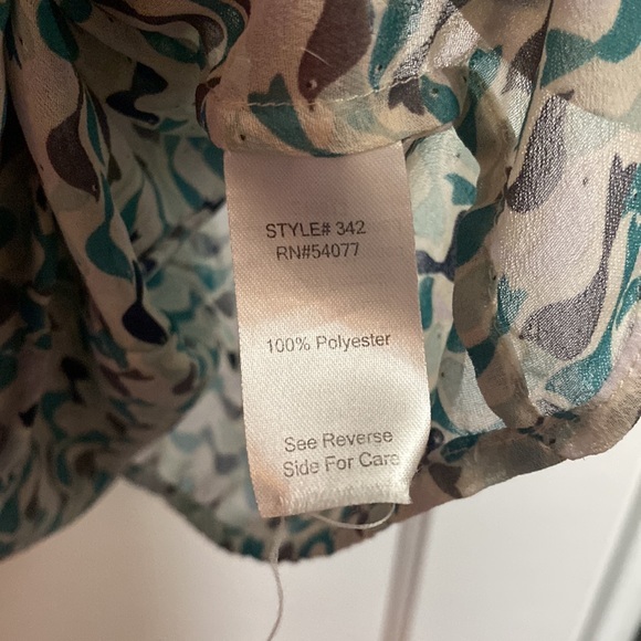 Cabi Blue Green Tweet Bird Print Sleeveless Blouse Top Size Medium - Picture 6 of 7